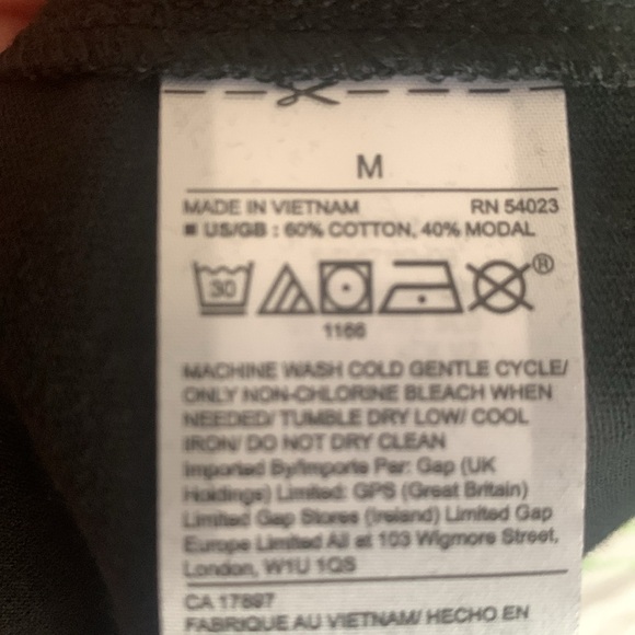 NWT Gap V-neck T-Shirt - Picture 4 of 4